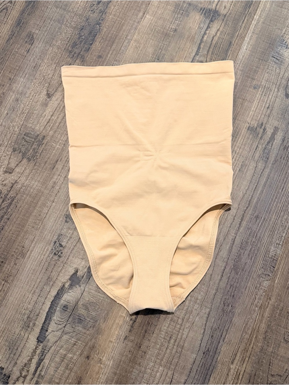 NWOT Donna Karan Intimates High-Waist Seamless Shaping Briefs Nude Size Medium